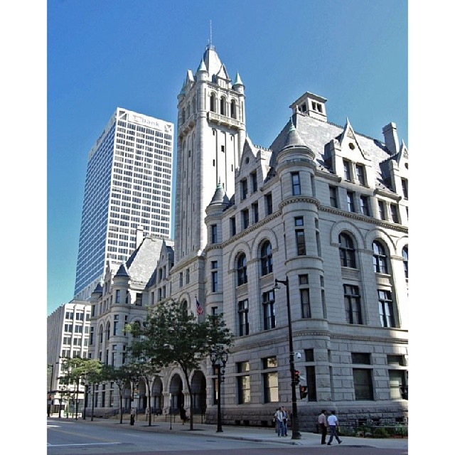 Federal Building and U.S. Courthouse in Milwaukee, WI